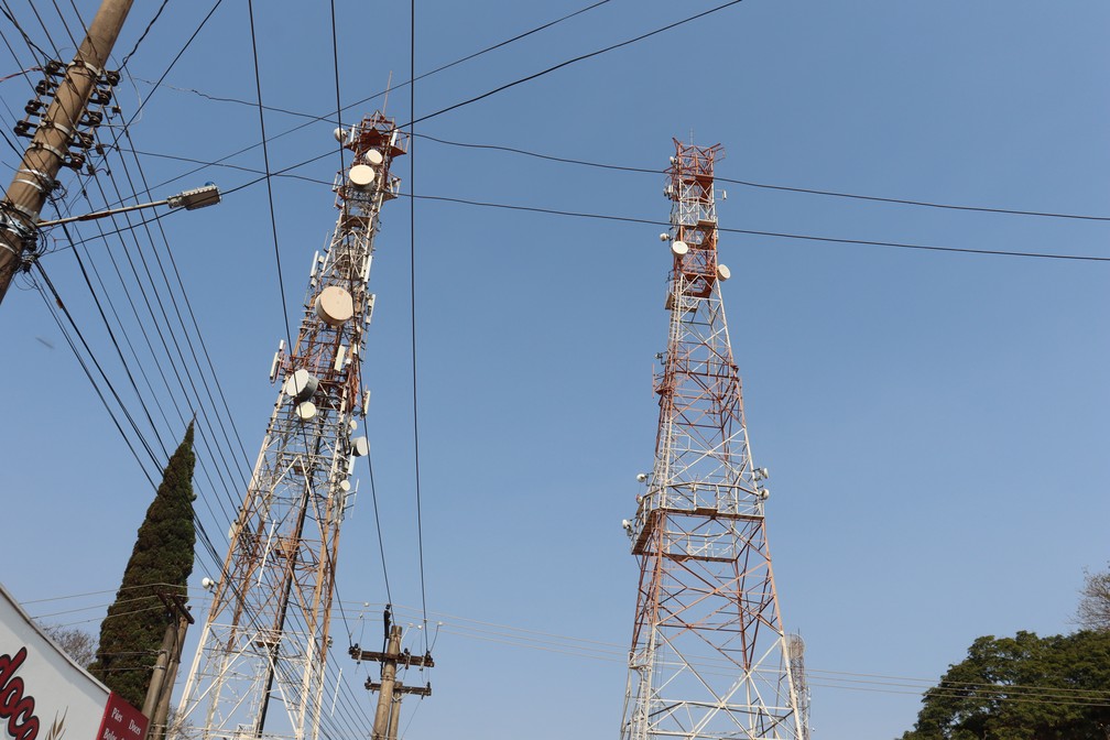 Torre com antenas de internet, em Presidente Prudente (SP) — Foto: Leonardo Bosisio/g1