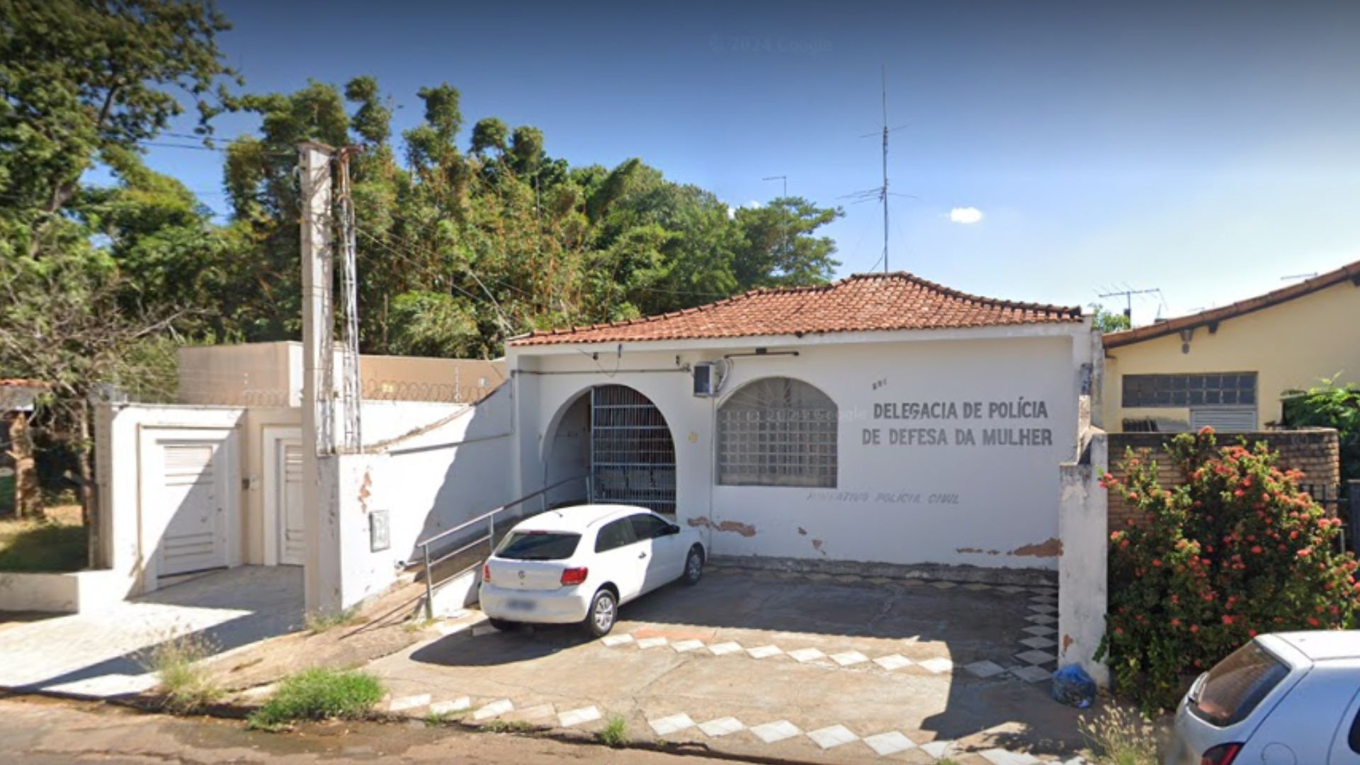 Funcionário de parque de diversão é preso suspeito de assediar adolescentes em troca de ingressos