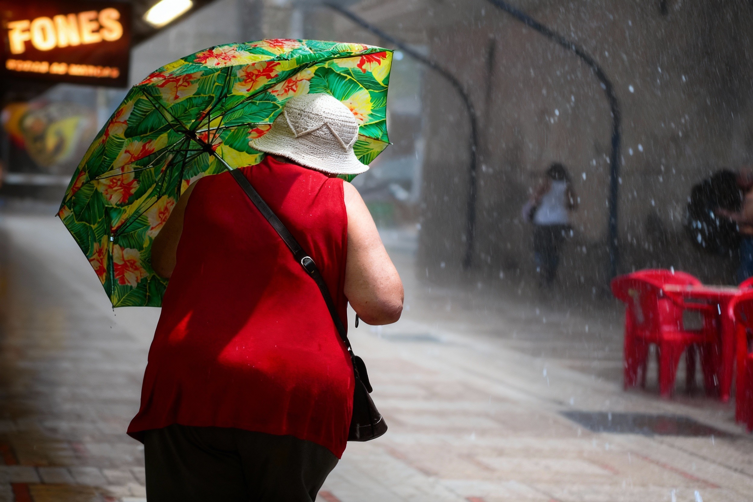 Alerta de temporal: frente fria traz chuva intensa e ventos de até 80 km/h para o litoral de SP 