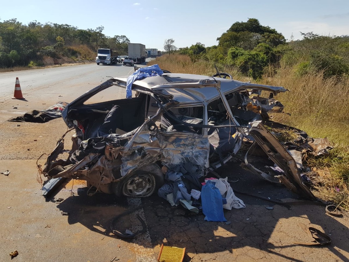 Cinco pessoas morrem em acidente na BR-251, no norte de Minas - Perfil News