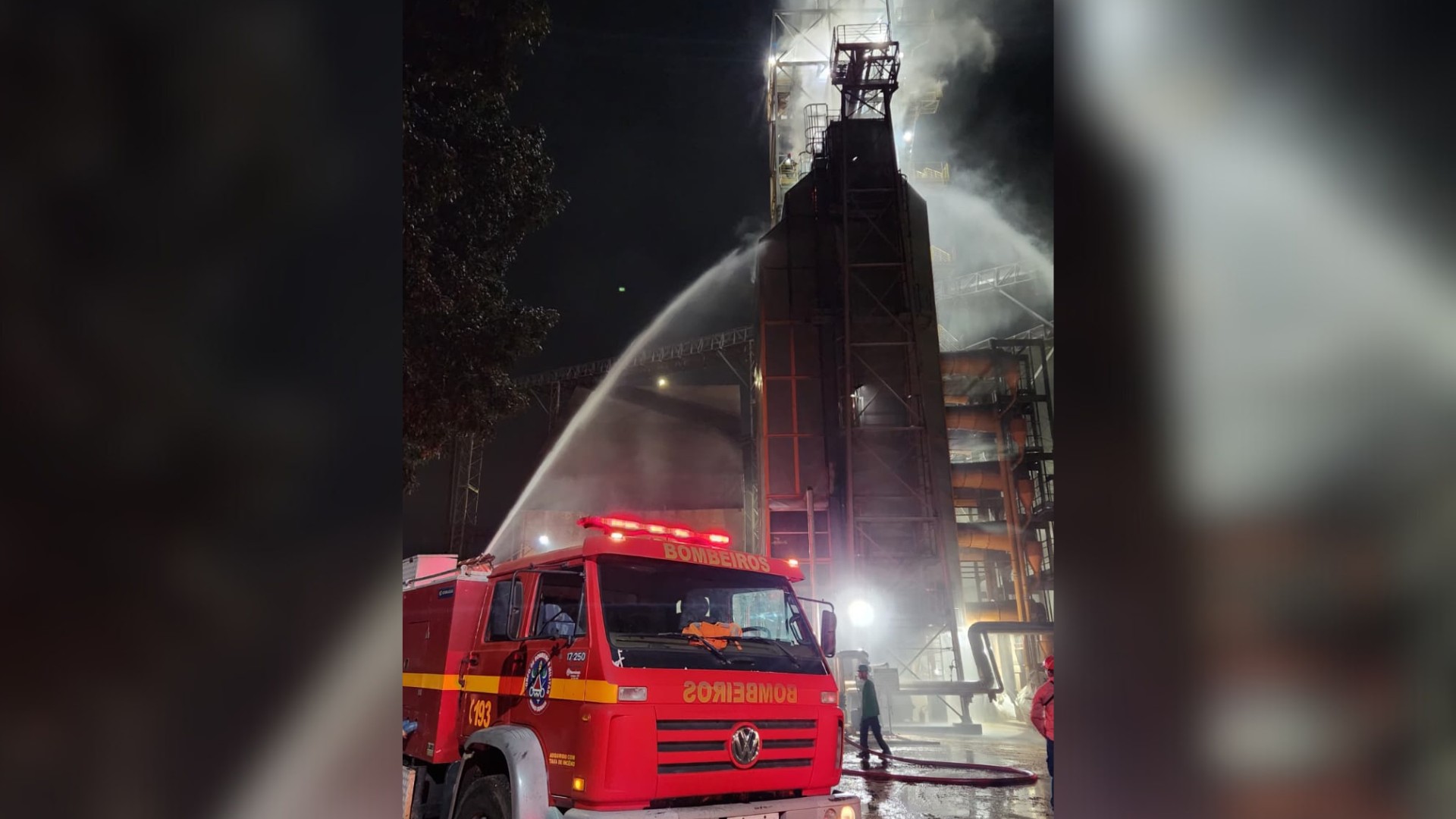 Incêndio destrói toneladas de soja em fábrica de beneficiamento de grãos em Araguari