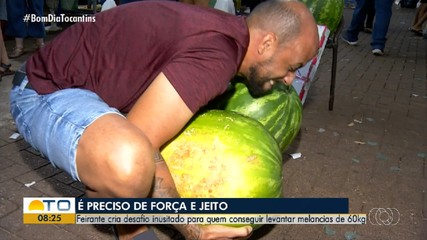 Feirante de Palmas desafia clientes a levantar duas melancias por prêmio de R$ 400