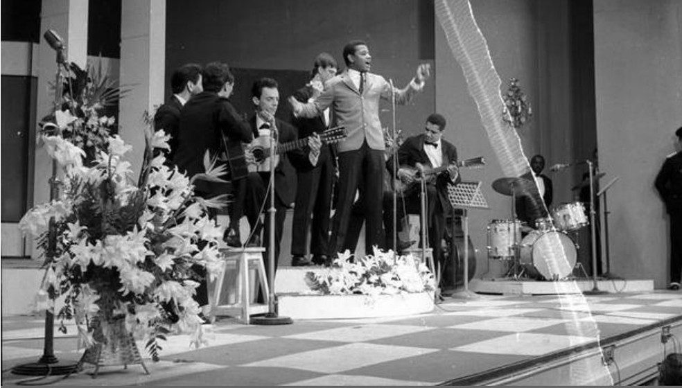 Vozeirão, alegria e carisma. O cantor Jair Rodrigues no Festival da MPB em 1966. — Foto: Arquivo/20/10/1966/O Globo