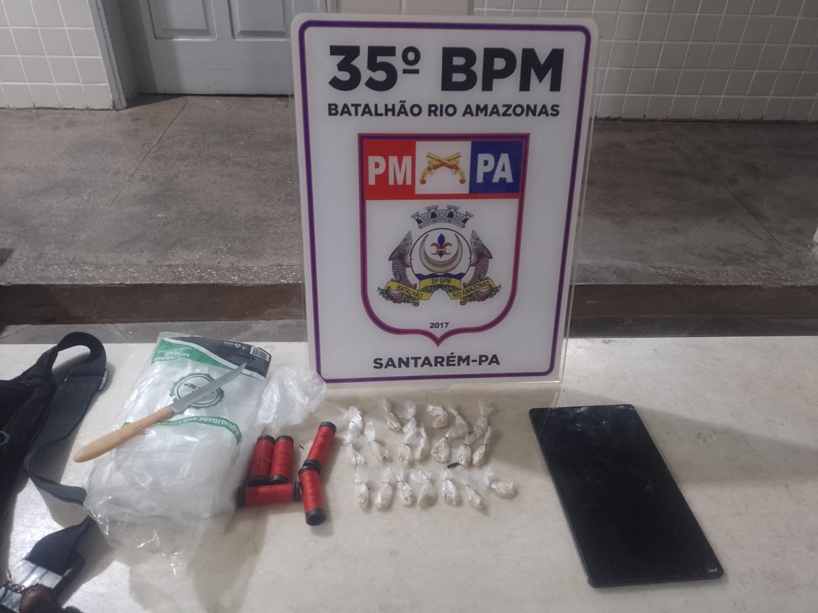 Polícia Militar prende suspeito de tráfico e apreende papelotes de Crack na 'Boca do Bolacha'
