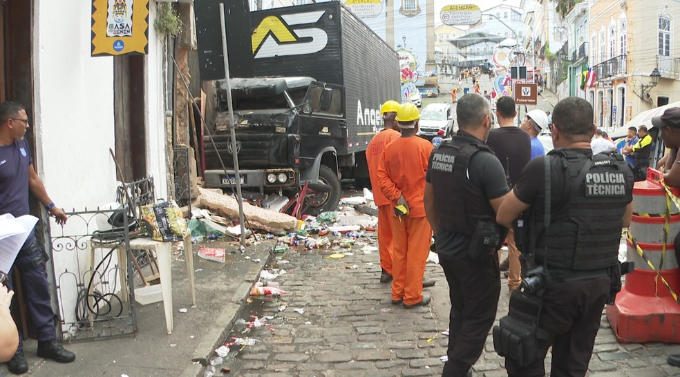 Caminhão desgovernado atinge museu no Centro Histórico de Salvador — Foto: Raimundo Nonato/TV Bahia
