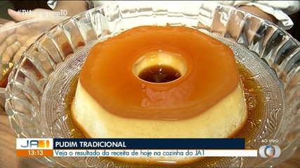 Confeiteira mostra resultado da receita de pudim