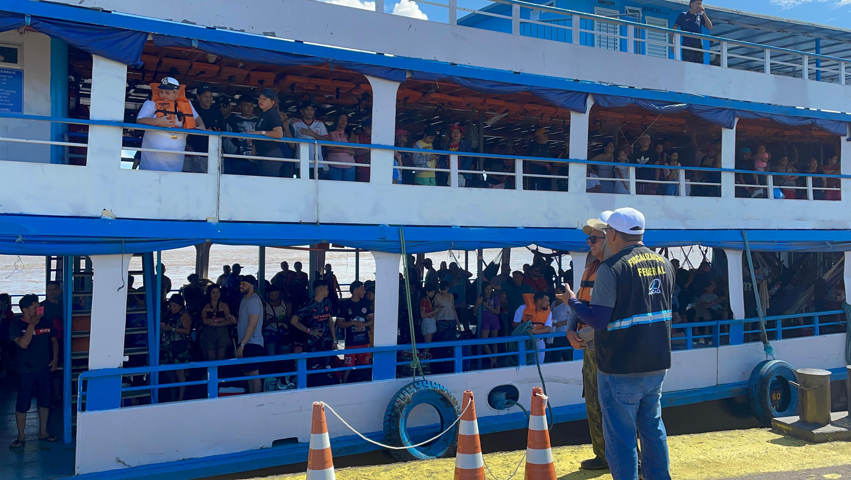 Chegada de embarcações com visitantes começa a se intensificar no Porto de Parintins