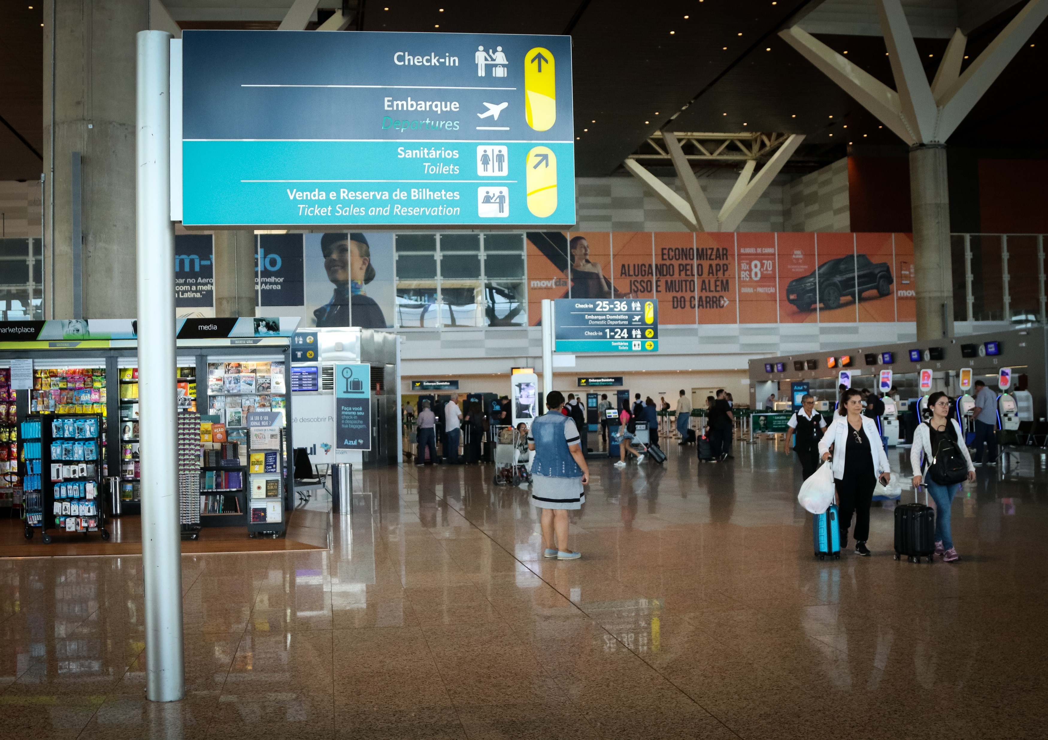 Mau tempo no Aeroporto de Viracopos leva Azul a cancelar 27 voos e desviar outros 26