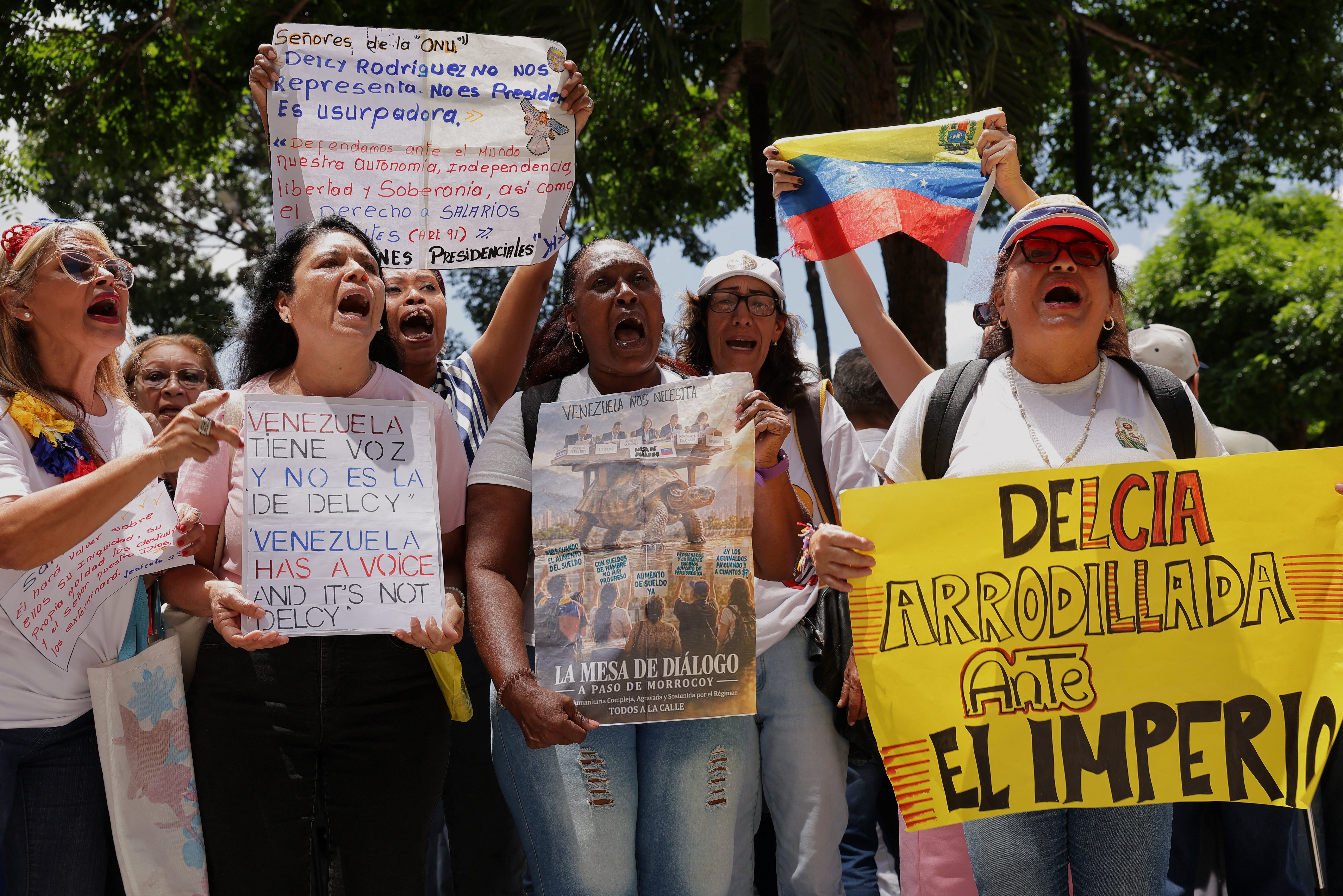 Venezuelanos protestam contra participação de Delcy Rodríguez na Assembleia Geral da ONU: 'Não nos representa'