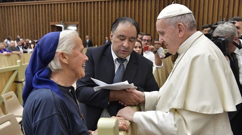 Foto de arquivo: irmã Geneviève Jeanningros em audiência com o papa Francisco em 2018 — Foto: Vatican Media