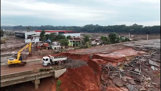 Maior enchente da história do RS deixa comunidades ilhadas e causa cenário de destruição - Programa: Jornal Nacional 