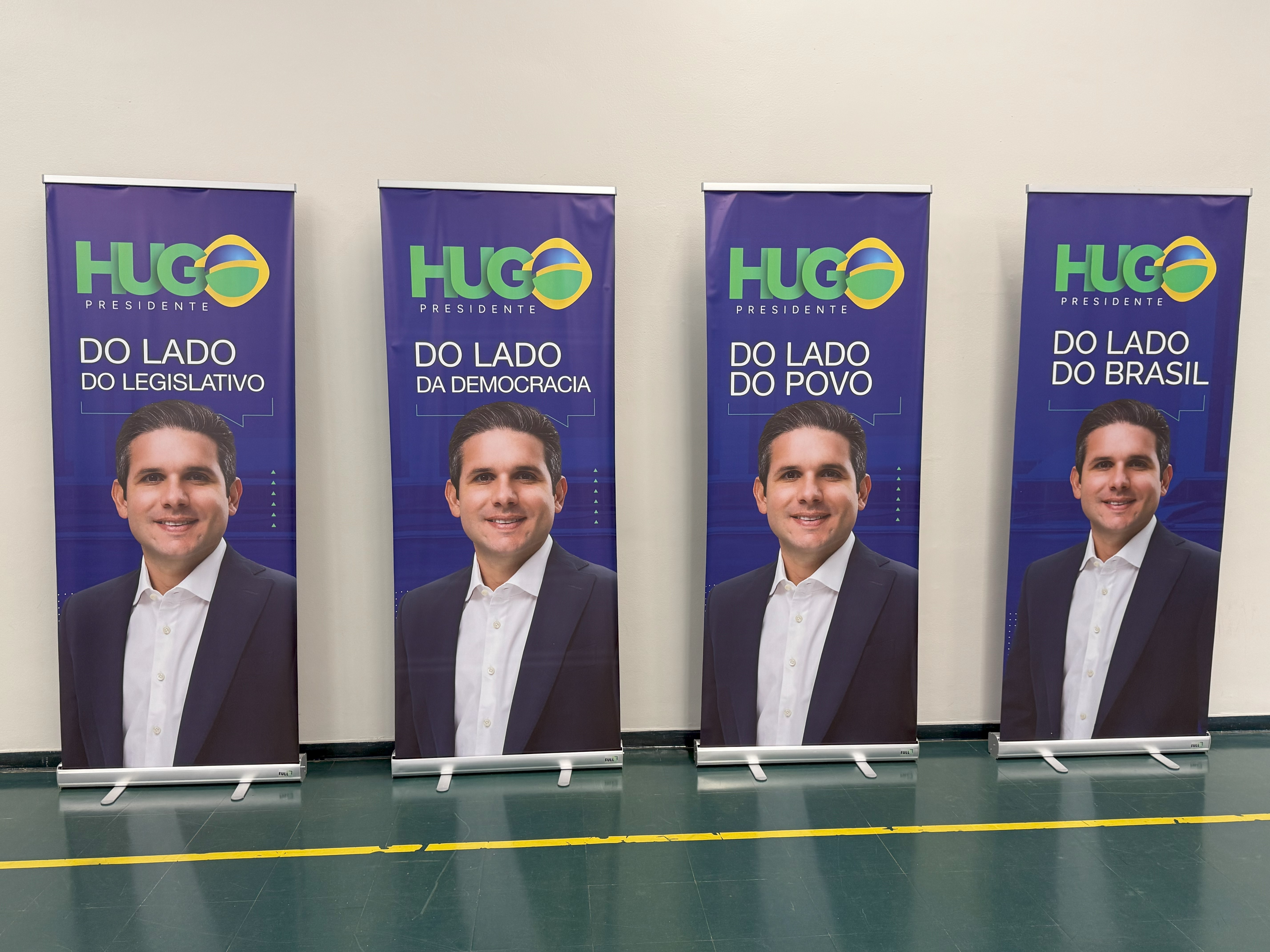 Banners da campanha de Hugo Motta (Republicanos-PB) no corredor que liga gabinetes de deputados � Foto: Kevin Lima/g1