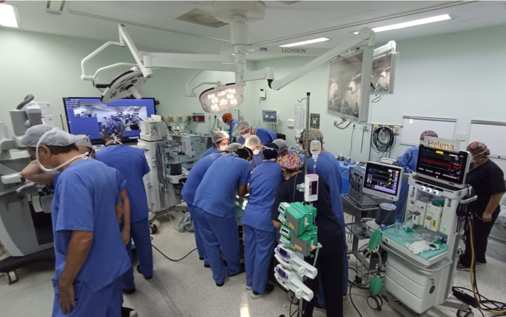 Após 7 horas, termina terceira cirurgia de separação de gêmeas unidas pela cabeça em Ribeirão Preto, SP