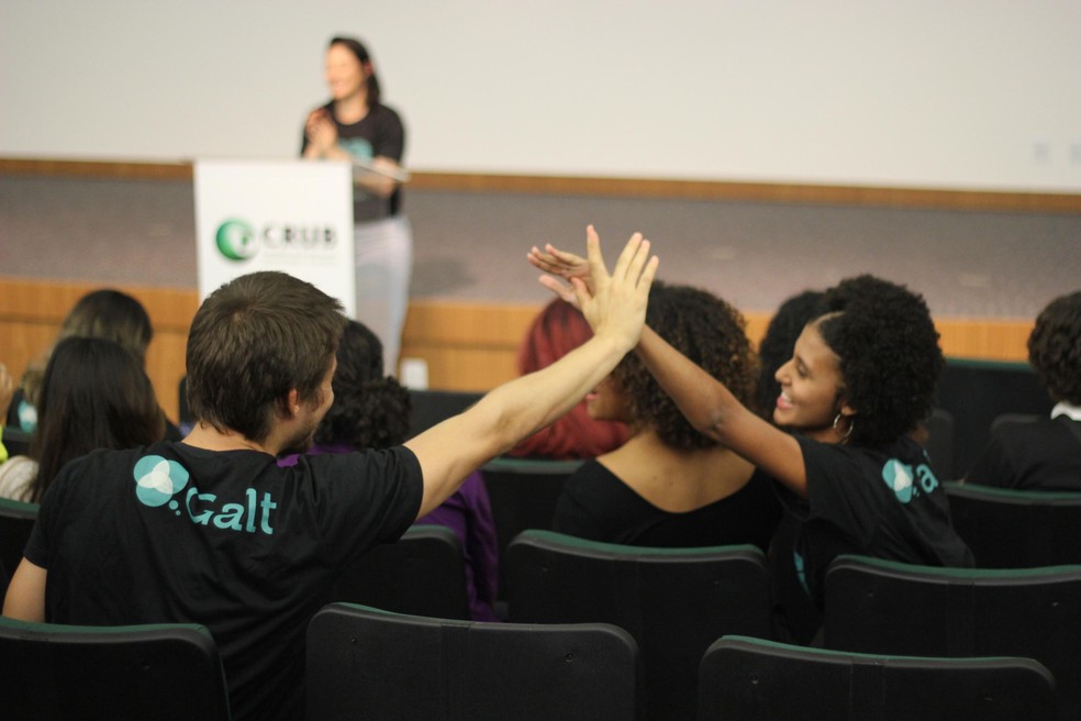 Alunos do cursinho durante palestra em Centro Universitário de Brasília — Foto: g1/Reprodução