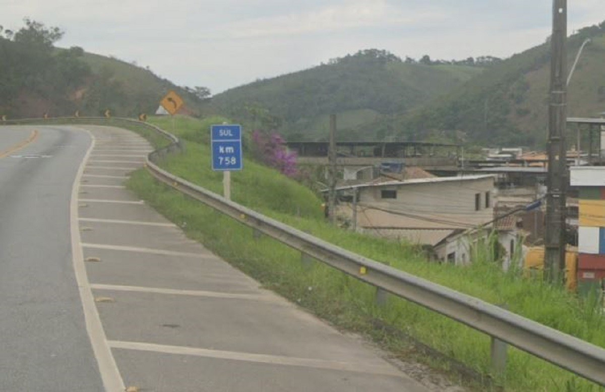 Assaltantes rendem caminhoneiro e roubam mais de 300 caixas de chocolate na BR-040