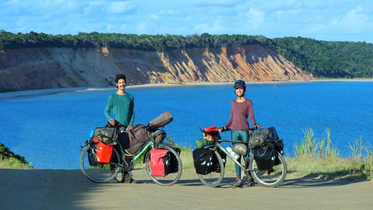 O casal que foi viajar com R$ 67 e percorreu 11 mil km de bicicleta em 6 anos