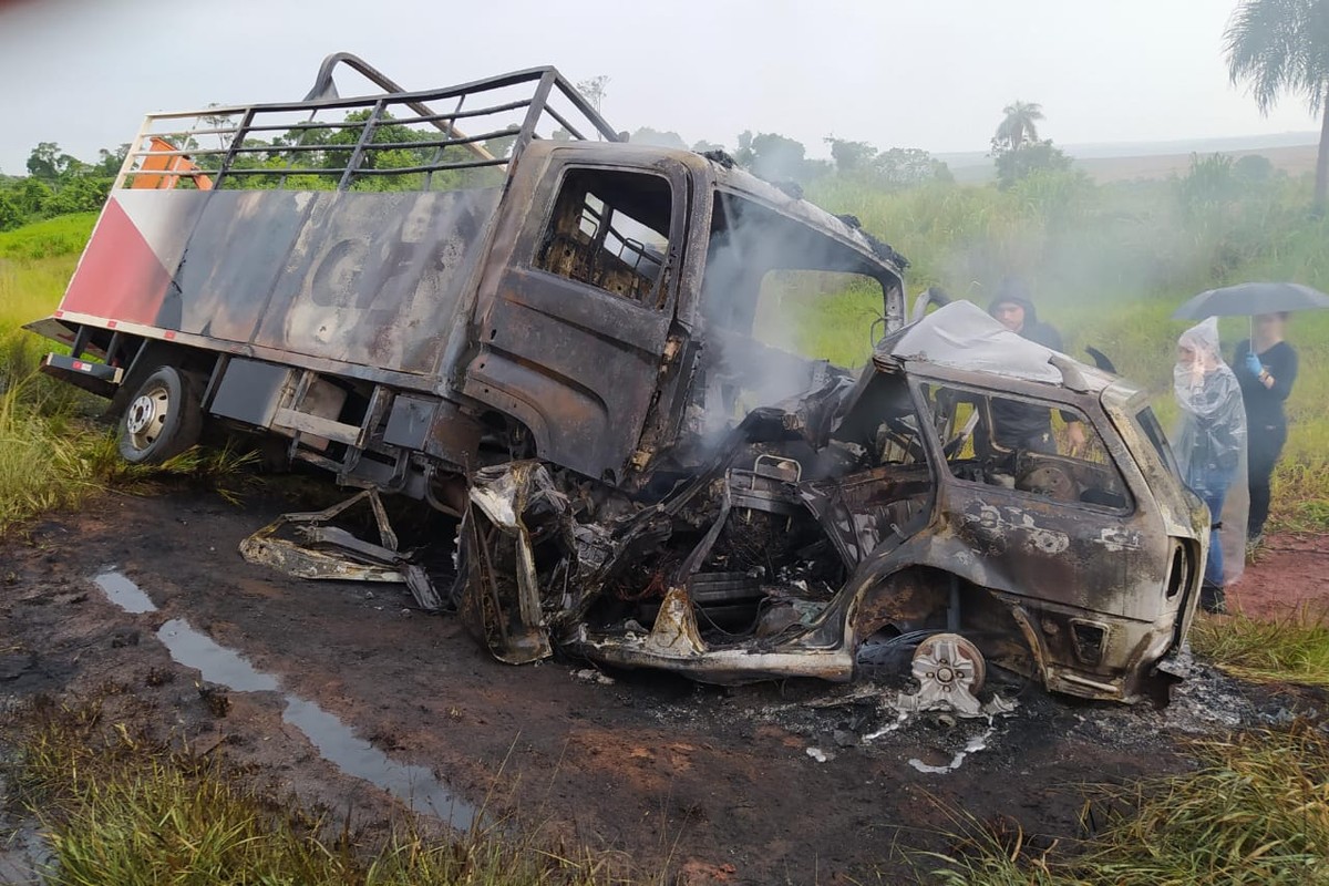 Colisão entre carro e caminhão mata irmãos e 2 crianças na MS-141 ...