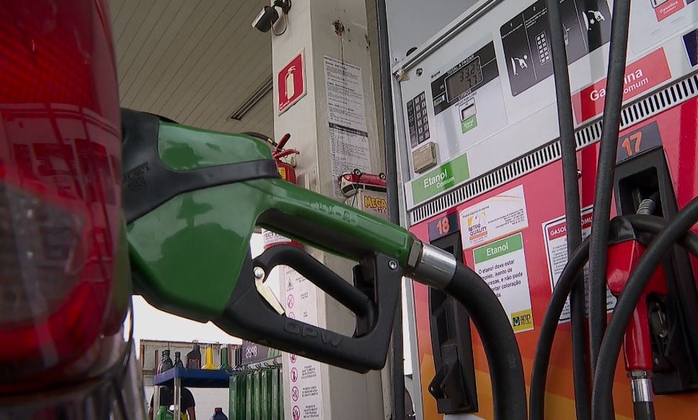 Governo aprovou testes para aumentar proporção de etanol anidro na gasolina — Foto: Reprodução/EPTV