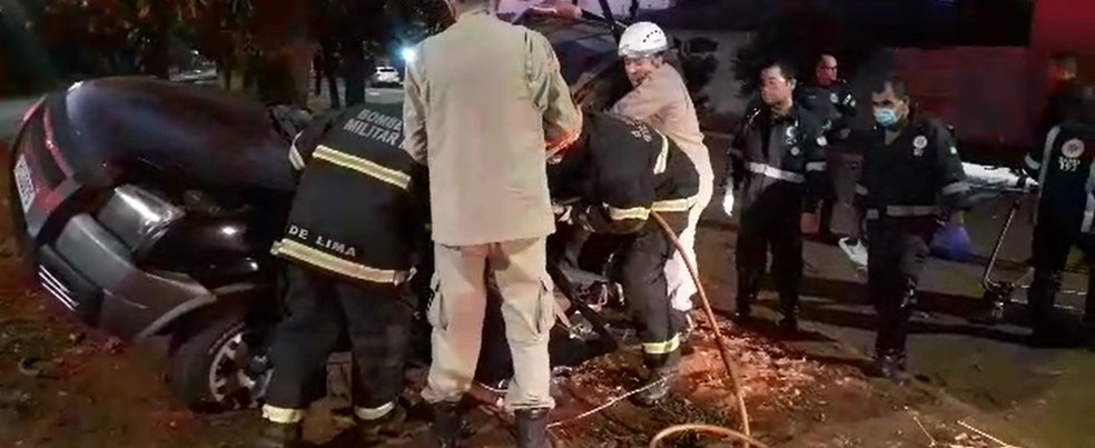 Acidente matou passageiro e deixou motorista ferido — Foto: Reprodução