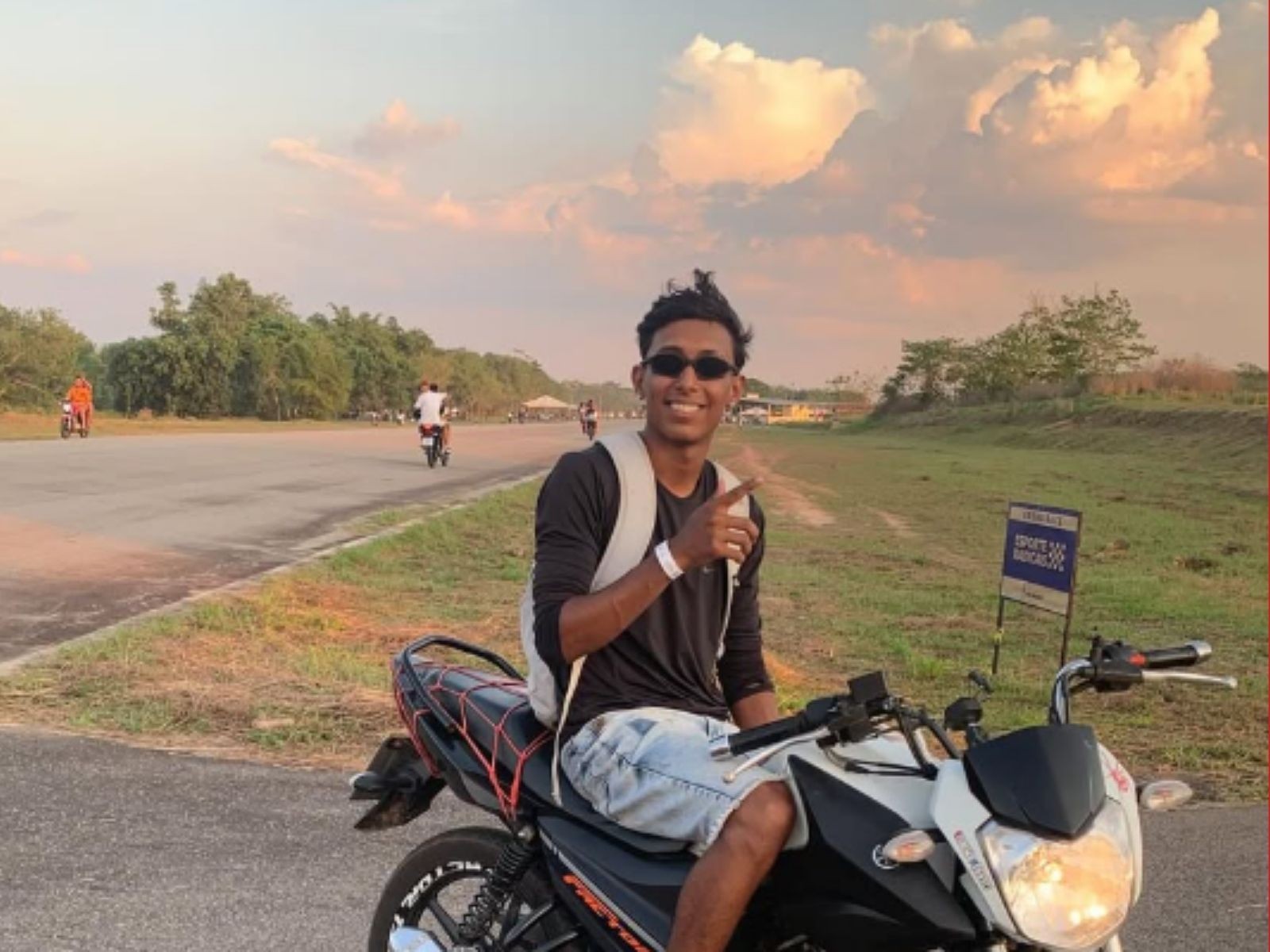 Jovem de 21 anos morre após colidir motocicleta contra árvore em avenida de Rio Branco