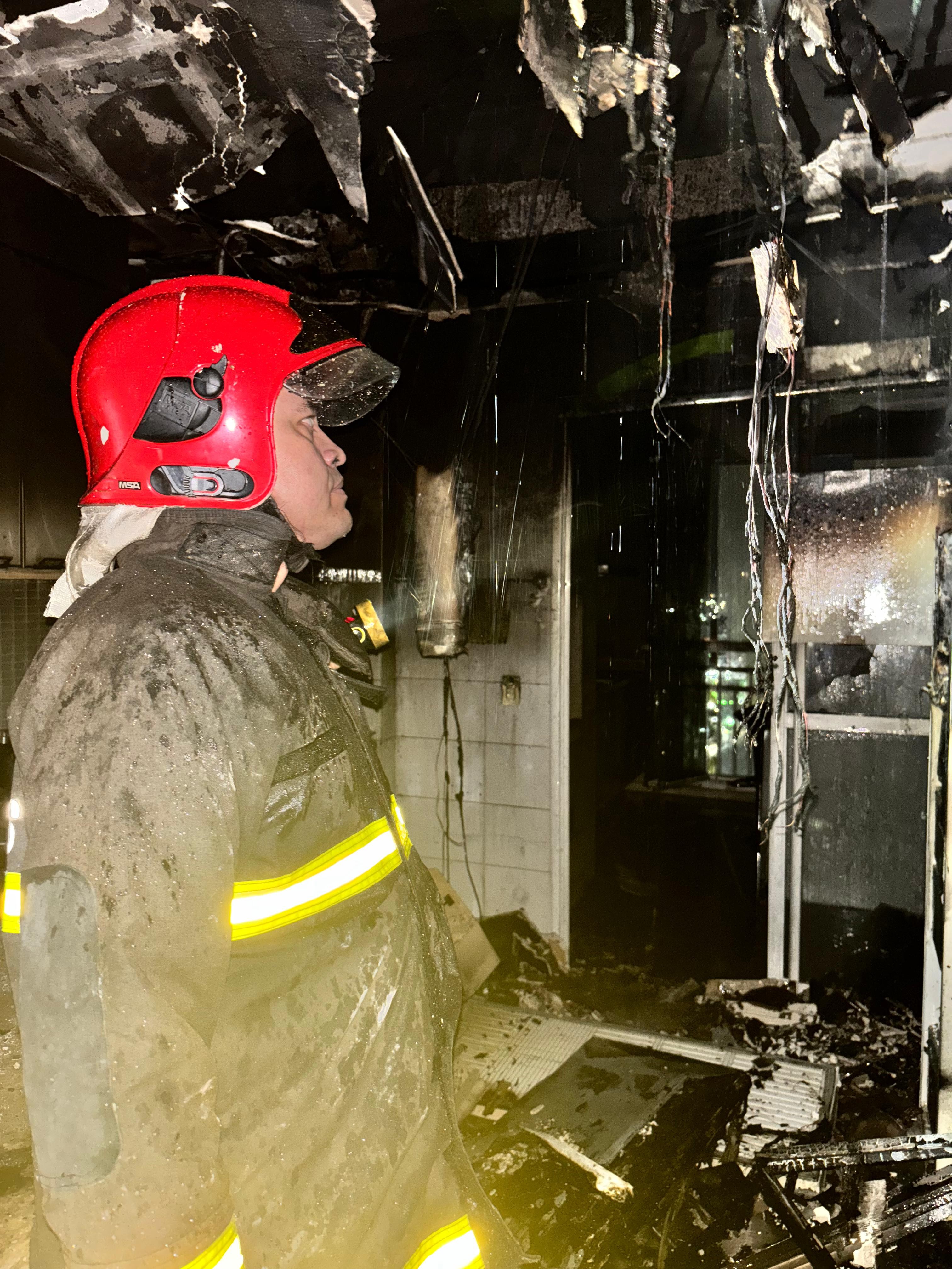 Incêndio atinge apartamento no 17º andar de prédio em Cuiabá; vídeo