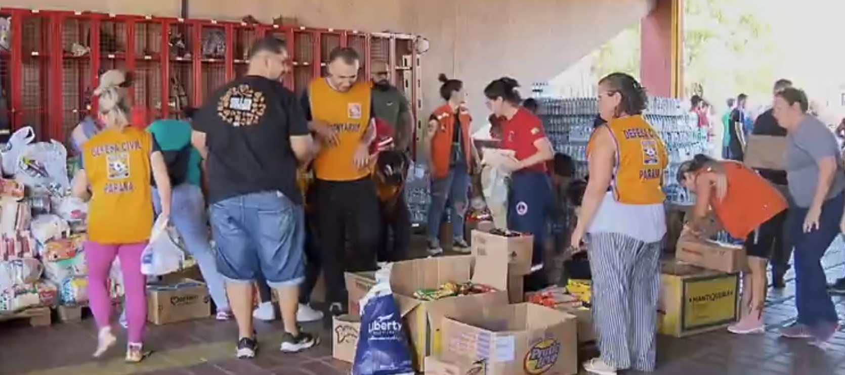 Paranaenses se voluntariam para ajudar vítimas de enchentes no Rio Grande do Sul