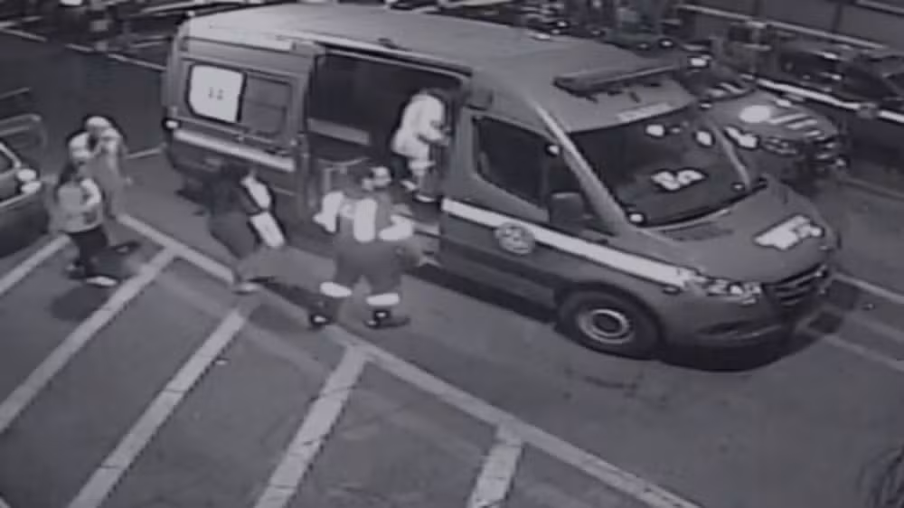 Bebê de dois meses é salvo por bombeiro após engasgar durante amamentação em MG