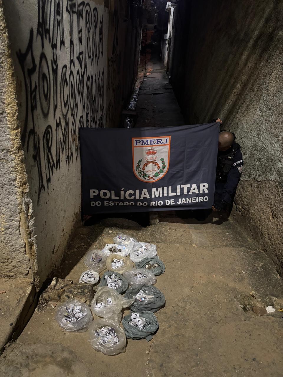 Homem é preso por suspeita de tráfico de drogas em Três Rios
