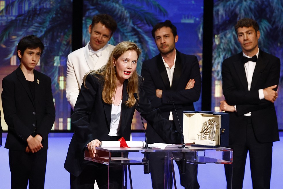 Equipe do filme 'Anatomia de uma queda' recebe prêmio principal do Festival de Cannes 2023 — Foto: REUTERS/Eric Gaillard