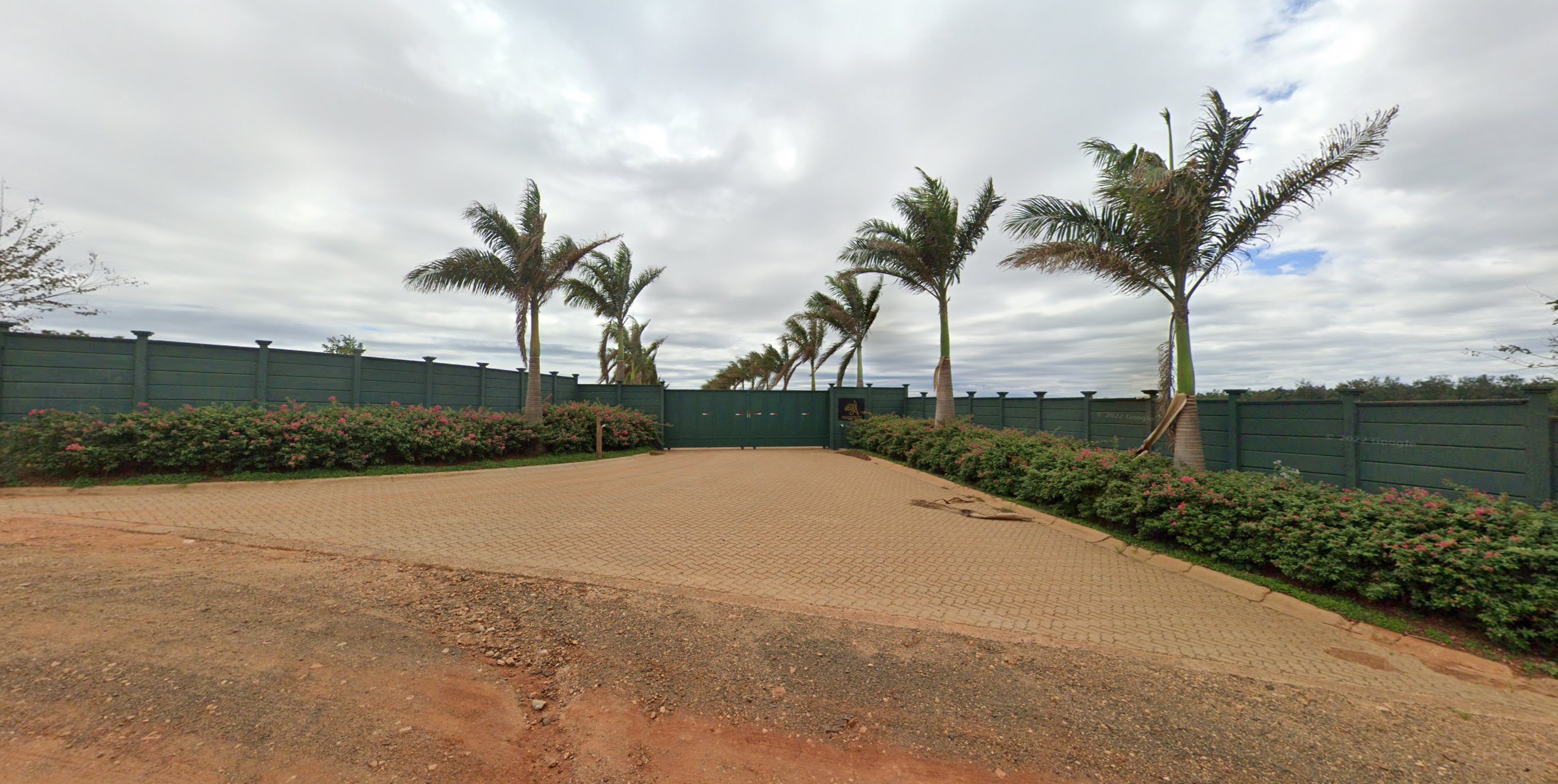 Partes de corpo humano envoltas em correntes são encontradas em haras de Campinas
