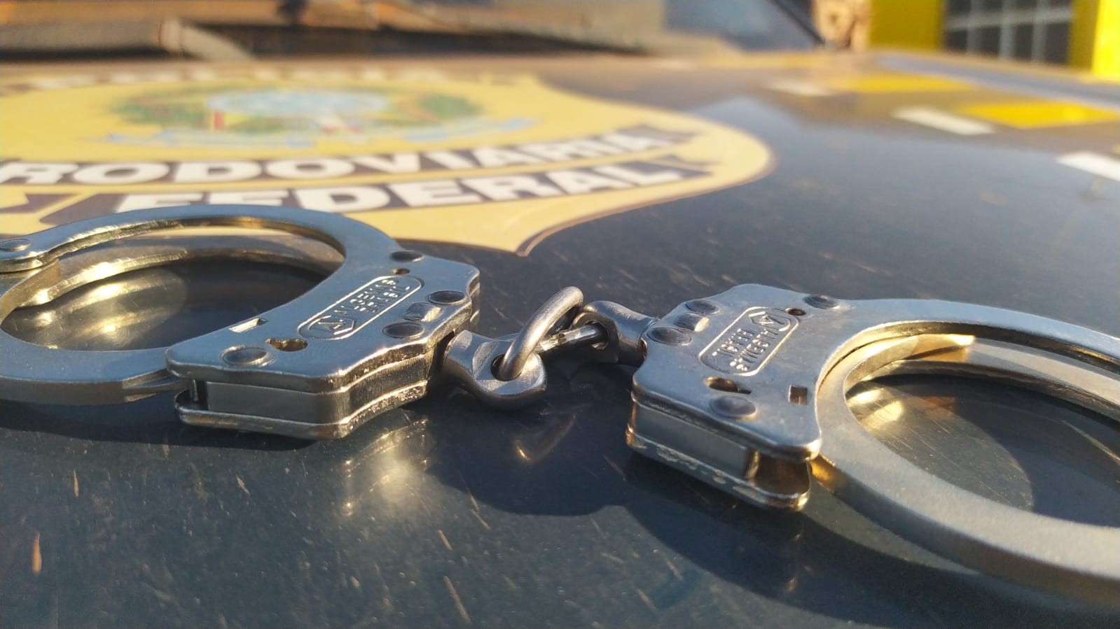 Homem é preso pela PRF suspeito de agredir mulher na comunidade Cipoal, em Santarém