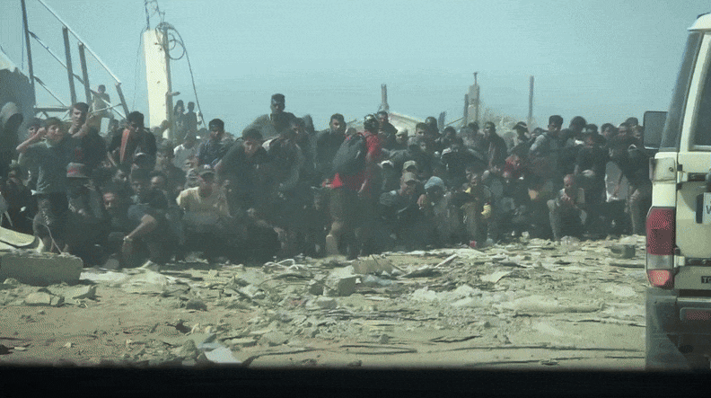 VÍDEO divulgado por agência da ONU mostra multidão em Gaza avançando sobre caminhão que trazia comida: 'Famintos'
