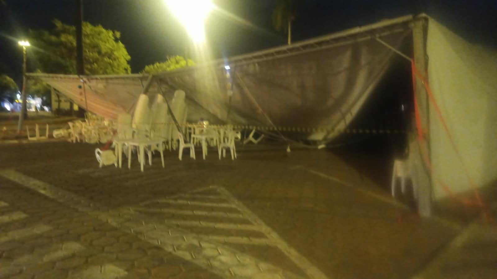 Festa em louvor à padroeira da cidade é cancela após estrutura cair durante chuva em MG; uma pessoa ficou ferida