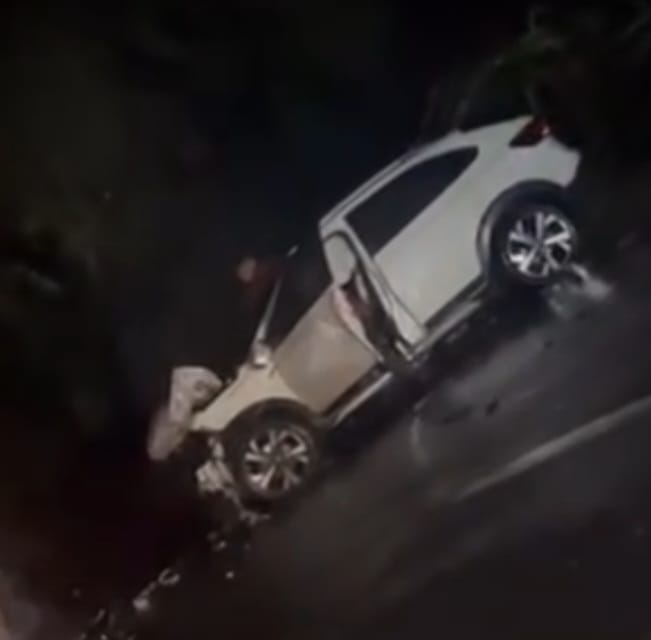 Mulher morre e duas pessoas ficam feridas em acidente entre carros na Rio-Santos, em Angra dos Reis
