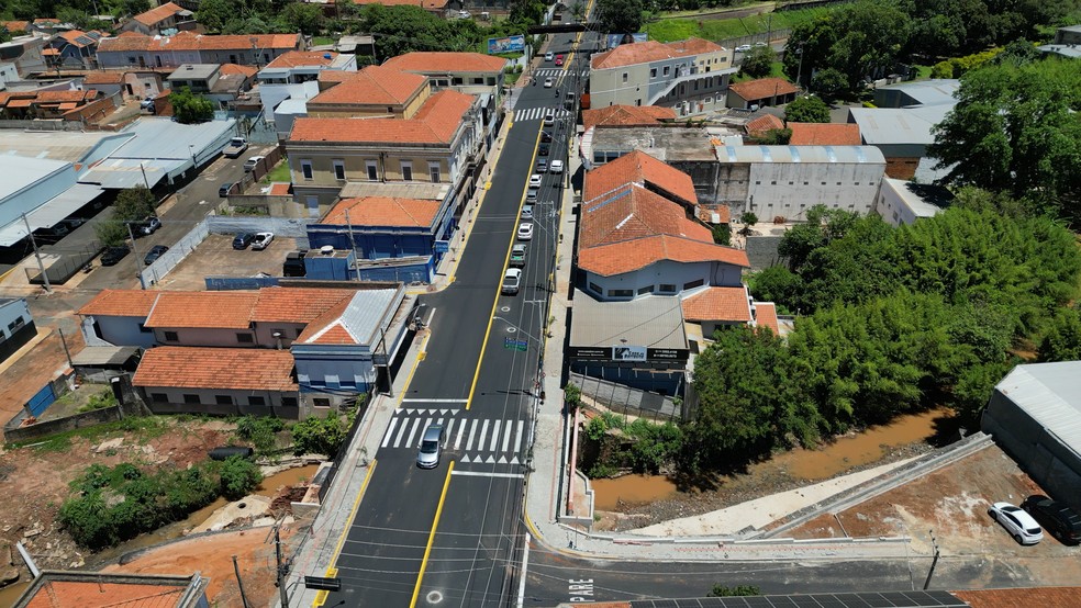 3 de 6
A revitalização da Avenida Floriano Peixoto resolveu problemas históricos de enchentes em Botucatu, garantindo mais segurança e fluidez ao trânsito. — Foto: Prefeitura de Botucatu/Divulgação