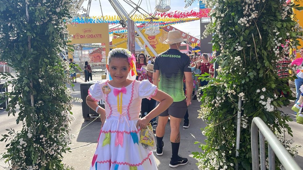 Anahi Mikaely na maior quadrilha junina do Brasil, em Campina Grande, na Paraíba — Foto: Bruna Couto / g1