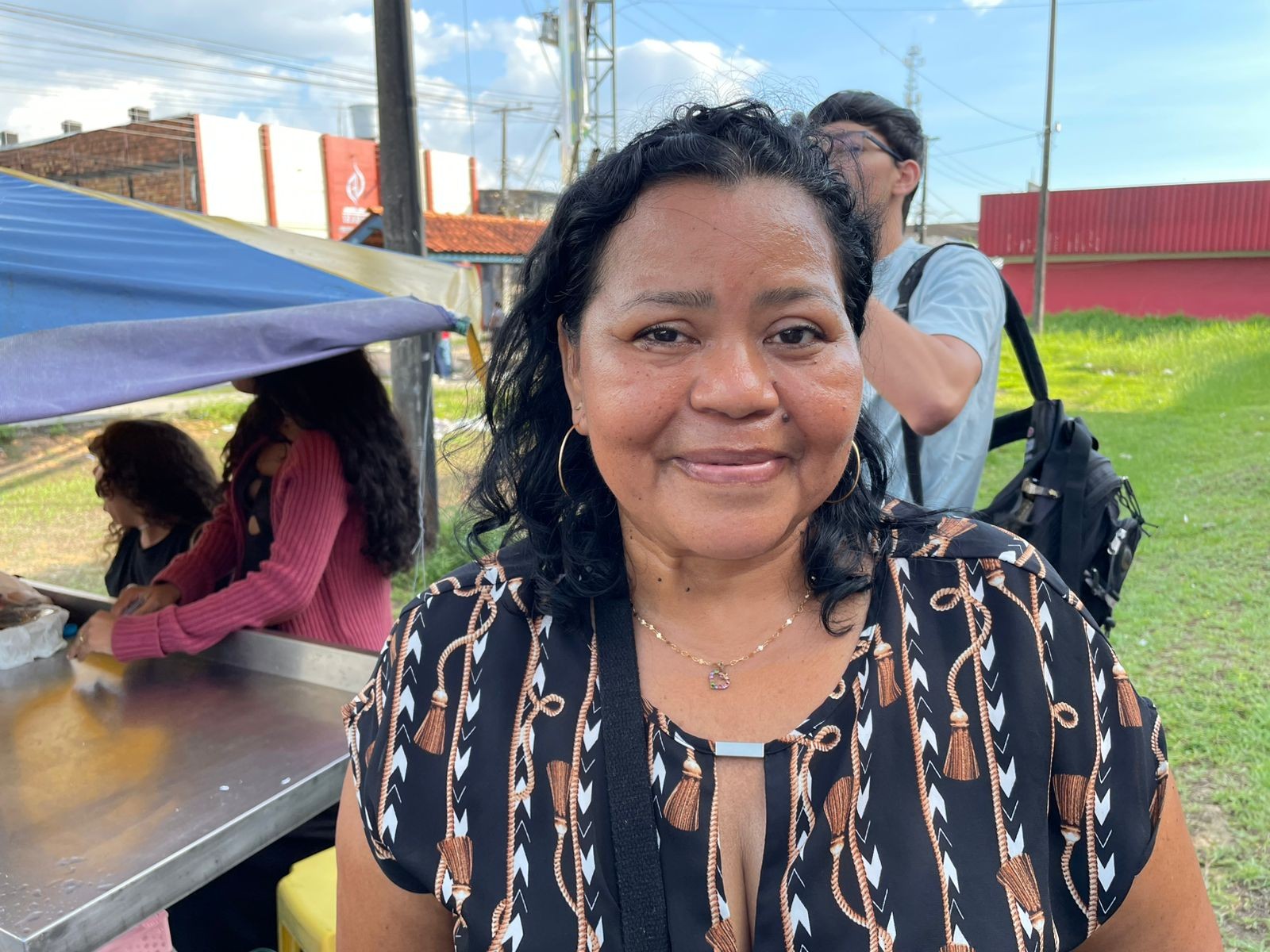 Mãe enfrenta ônibus e espera de horas para apoiar filho no Enem 2025 em Manaus: 'Fé que ele vai passar'