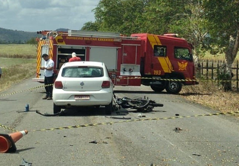 Colisão entre táxi e moto deixa dois mortos em Boca da Mata, AL