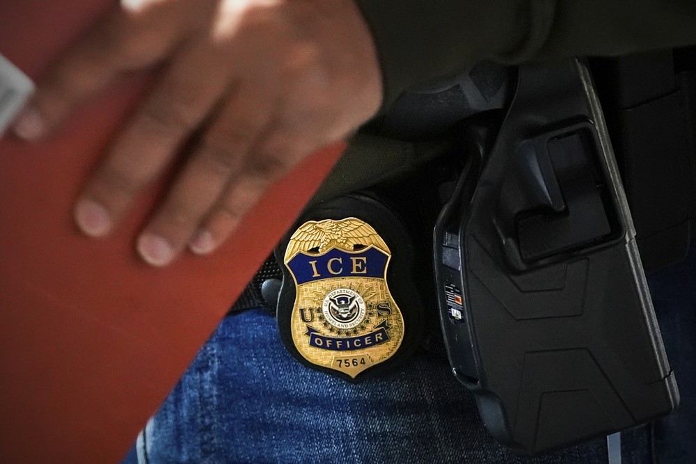 Grupos de direitos humanos processam governo dos Estados Unidos por violações em centro de detenção de imigrantes
