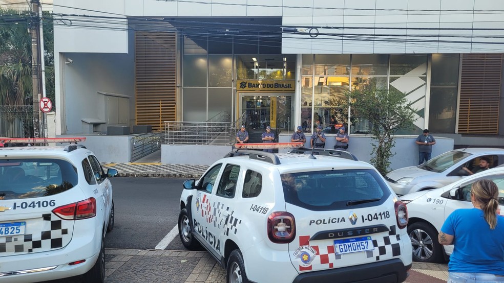 Tiro ocorreu na agência bancária localizada próximo à praça Rui Barbosa de Bauru — Foto: Mayky Araújo/TV TEM