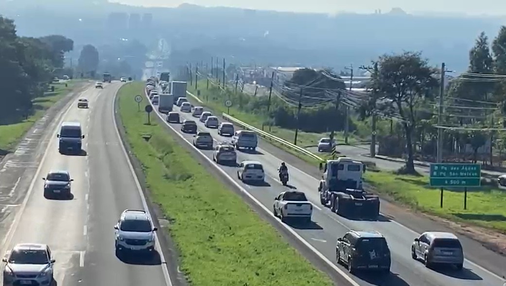 Motorista morre após carro bater em defensa metálica da Rodovia Geraldo de Barros em Piracicaba