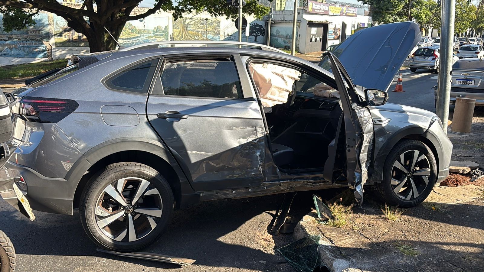 Acidente com 4 veículos complica trânsito em cruzamento da Avenida Independência em Piracicaba 