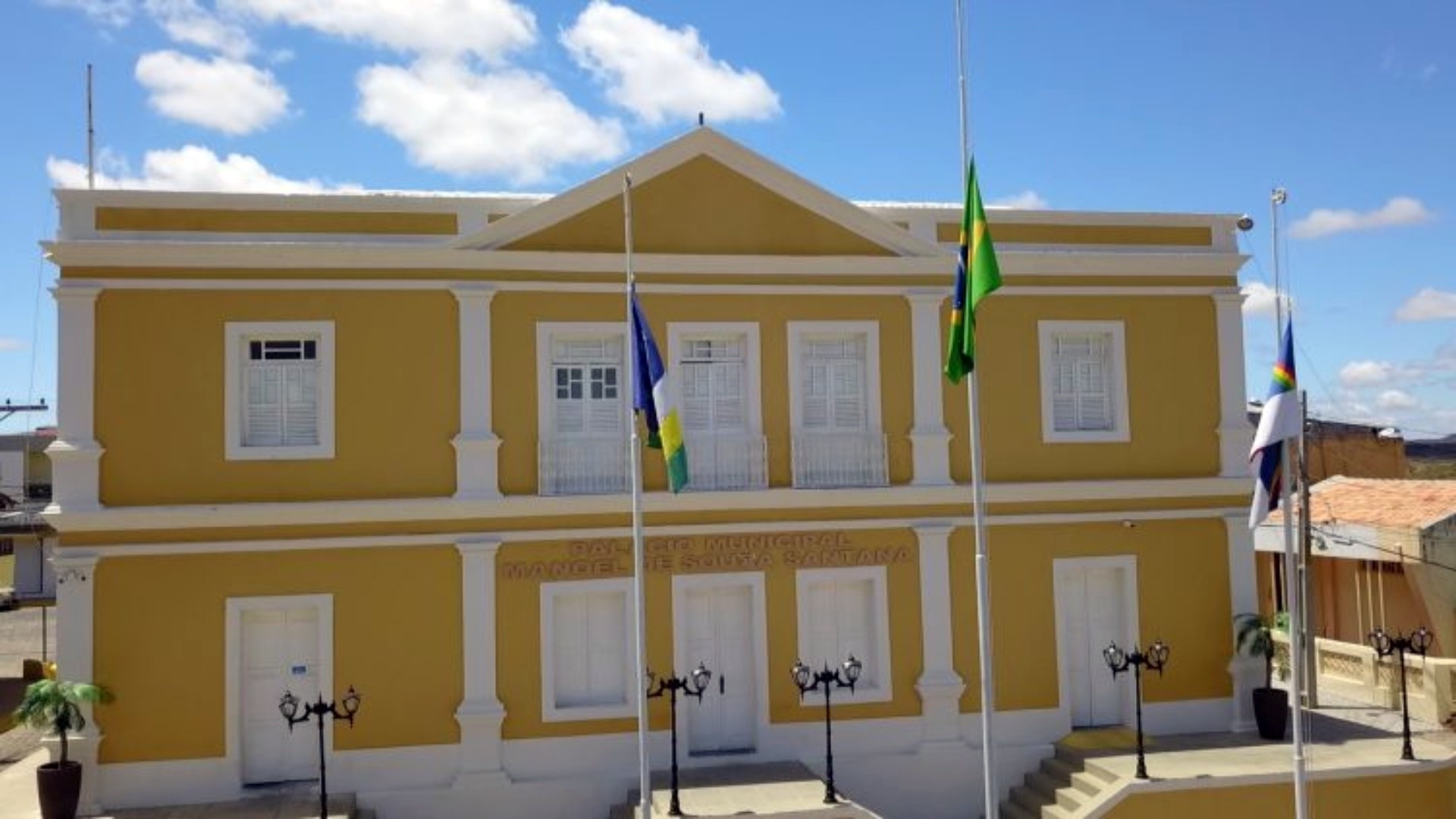 Flores abre concurso público com 43 vagas e salários de até R$ 9 mil, saiba como se inscrever