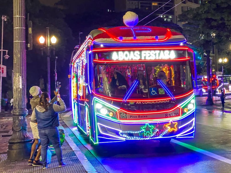 Ônibus iluminados circulam por São Paulo — Foto: Divulgação/Prefeitura de São Paulo