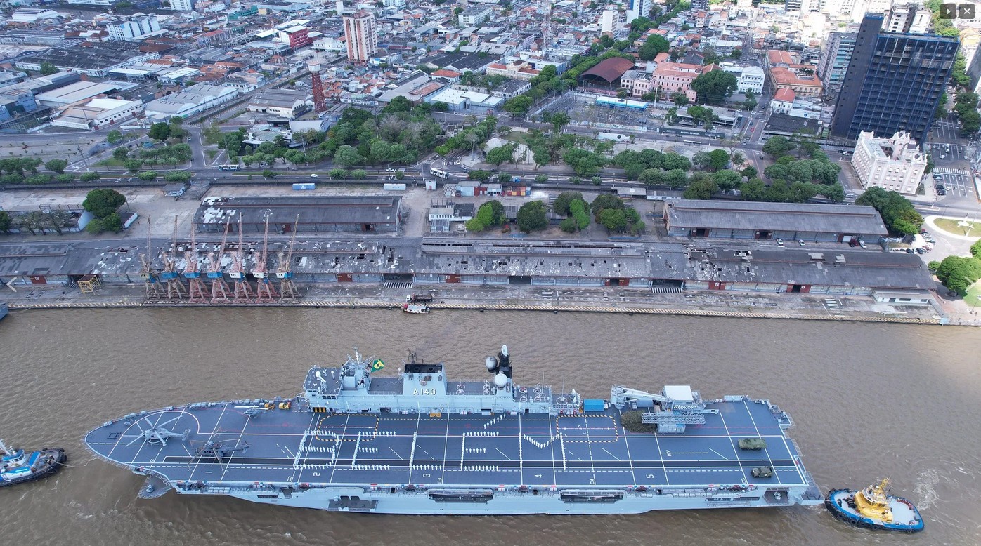 Maior navio de guerra da América Latina, dará apoio à COP 30 em Belém