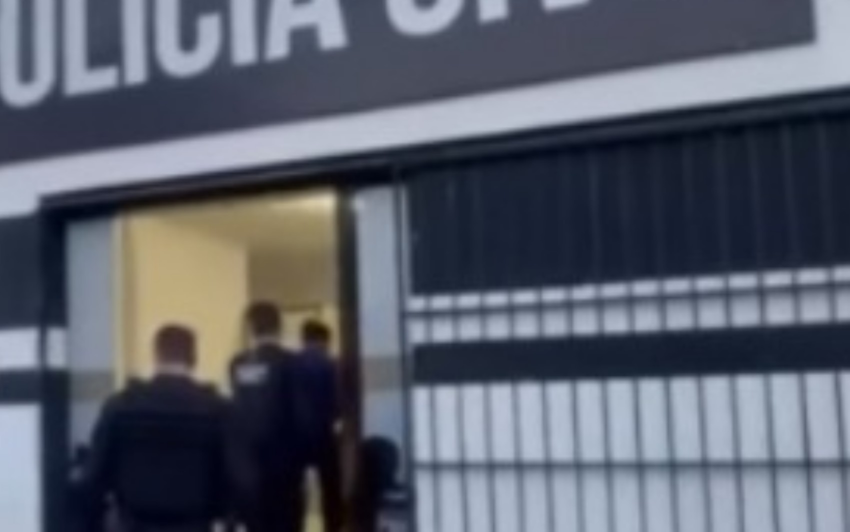 Bombeiro e amigo são presos suspeitos de envolvimento em morte de homem a golpes de facão