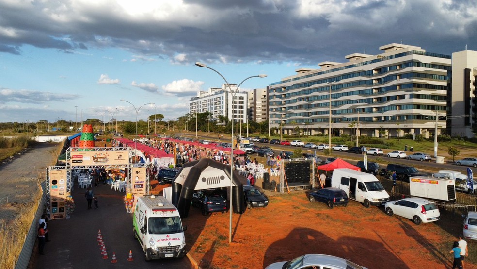 Arraiá Pet conta com comidas típicas, brincadeiras e petiscos para pets — Foto: Arraiá Pet Solidário/Divulgação