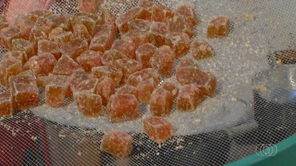 Aprenda a preparar doce cristalizado de melancia para aproveitar a temporada da fruta