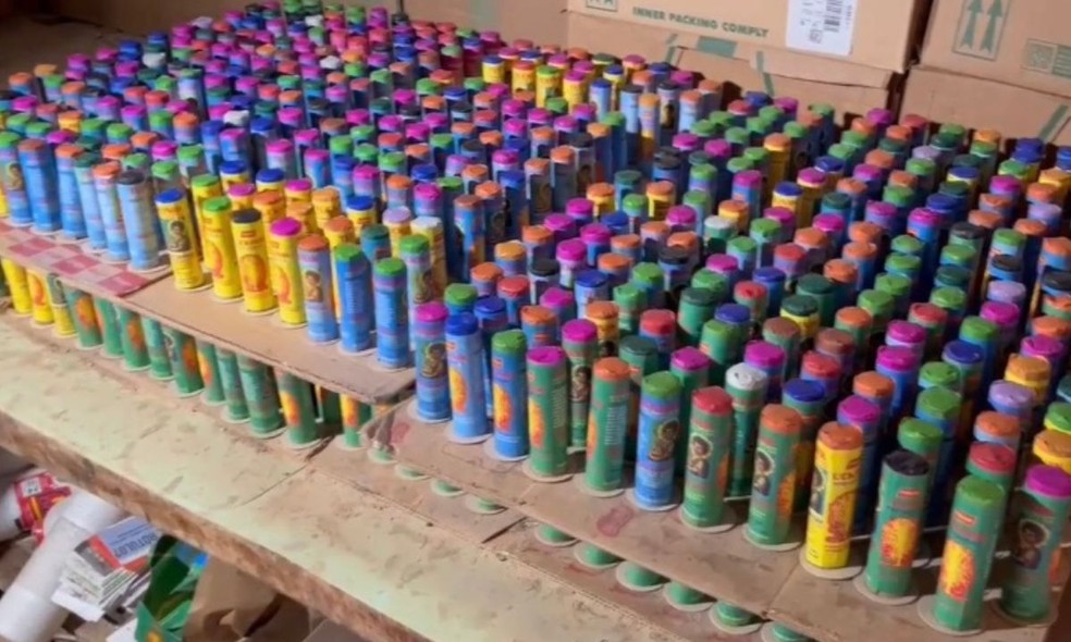 A Polícia Civil apreendeu mais de 2 milhões de fogos de artifício durante a Operação em Chamas na BA — Foto: PC-BA