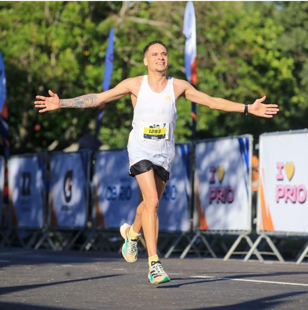 Robson Gonçalves de Oliveira, de 36 anos, é corredor de maratona há dez anos — Foto: Acervo pessoal